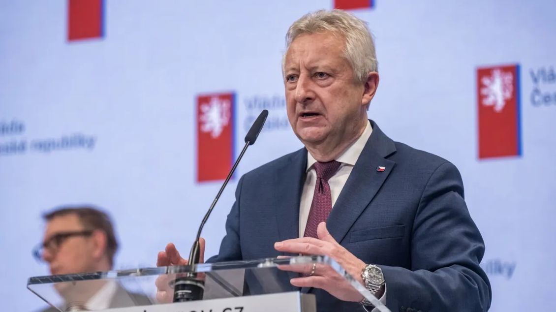 Vláda neplánuje zvyšovat výdaje na obranu